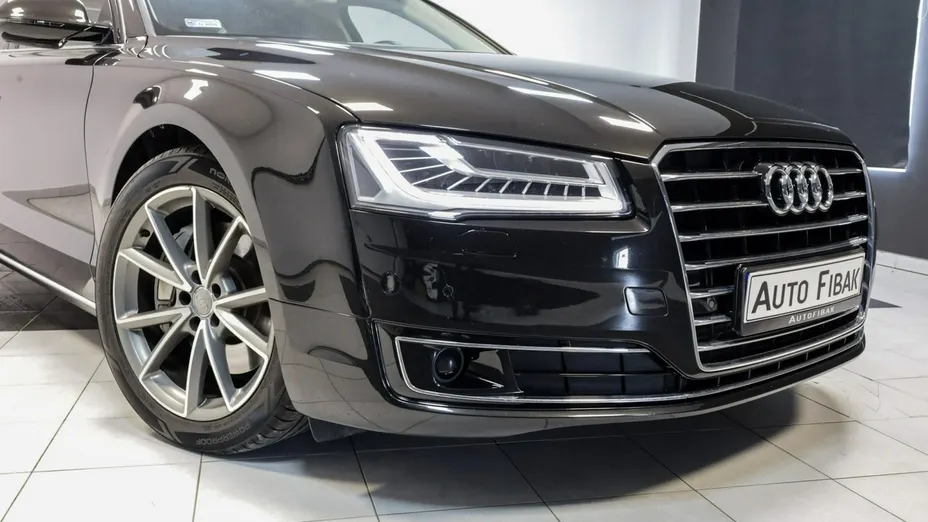 AUDI A8 -