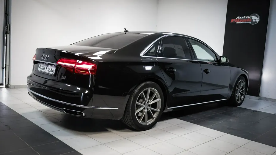 AUDI A8 -