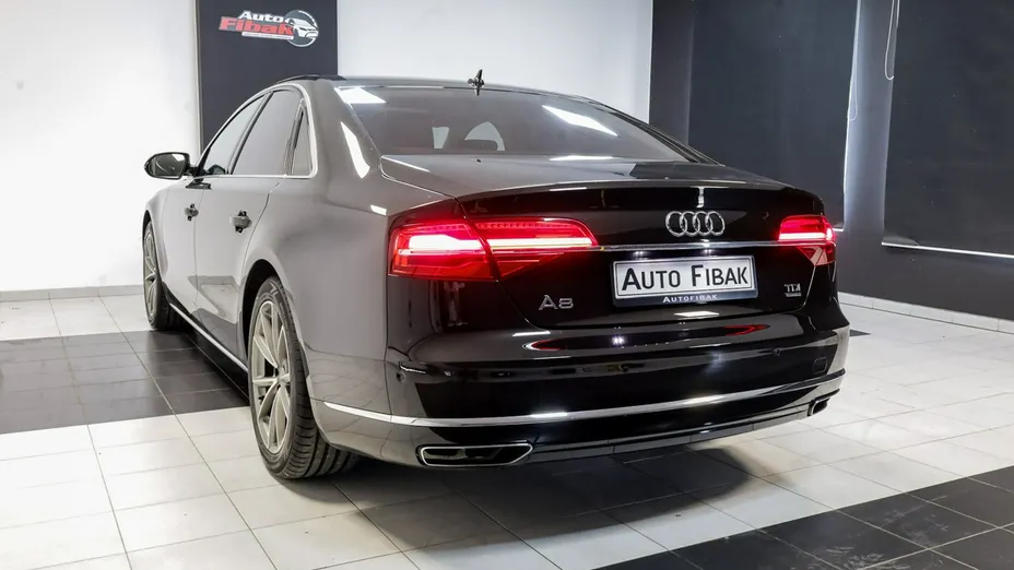 AUDI A8 -