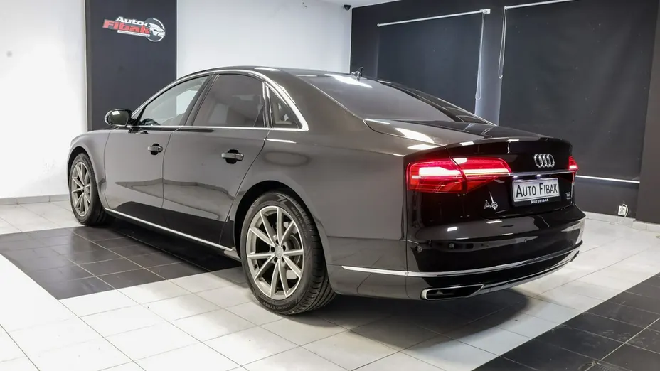 AUDI A8 -