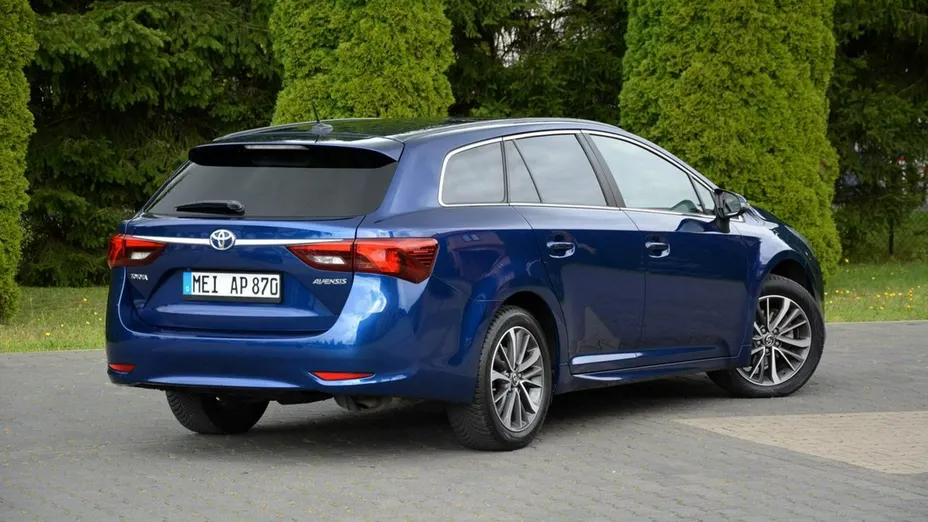 TOYOTA Avensis -