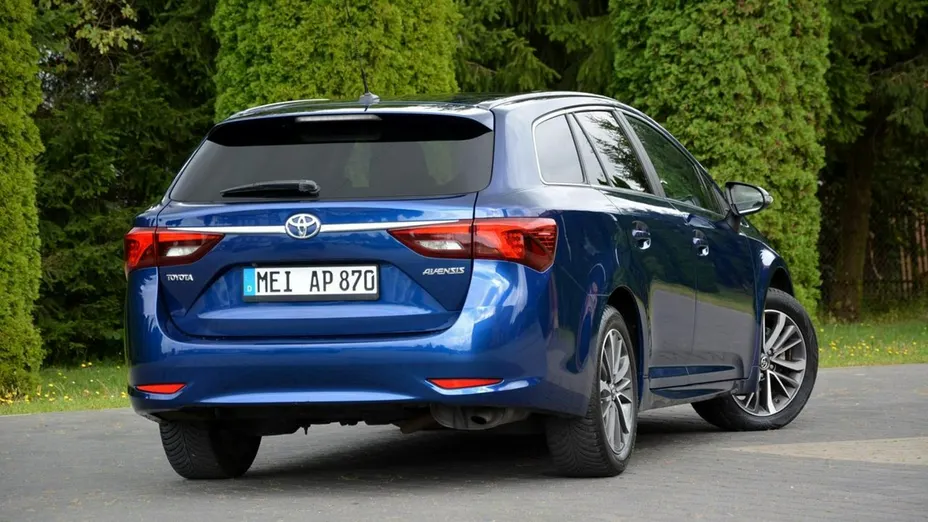 TOYOTA Avensis -