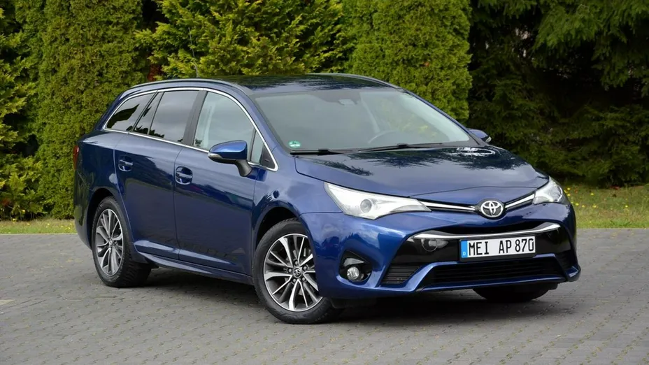 TOYOTA Avensis -