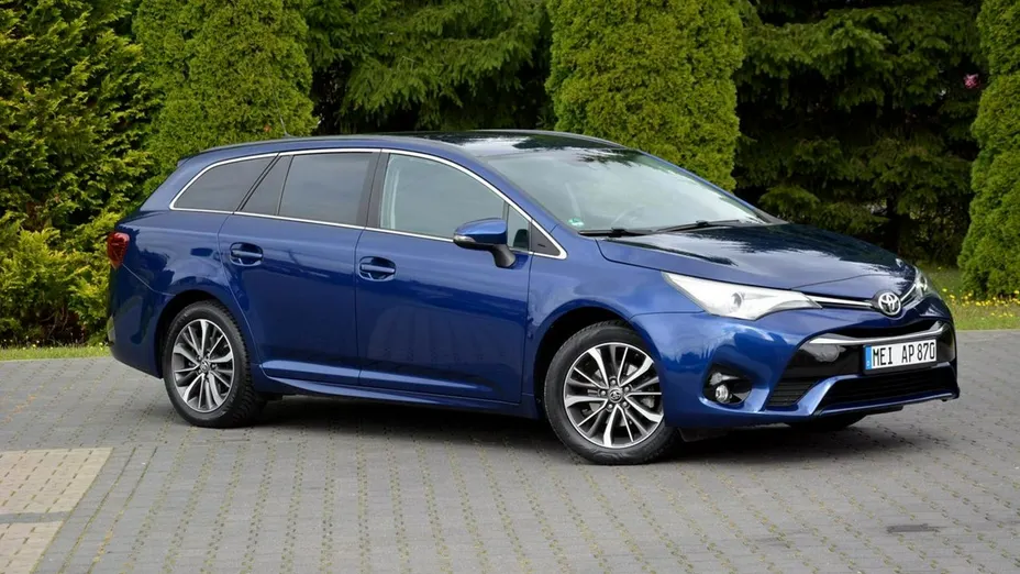 TOYOTA Avensis -