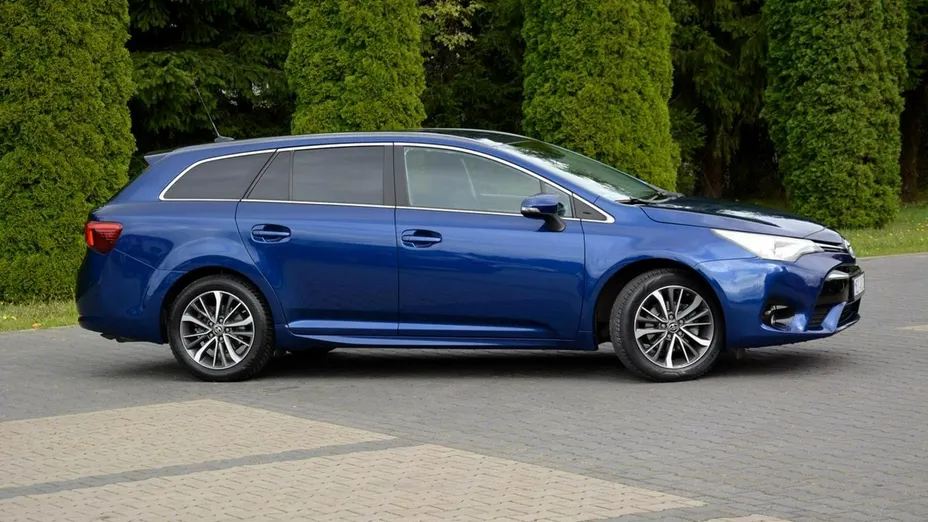 TOYOTA Avensis -