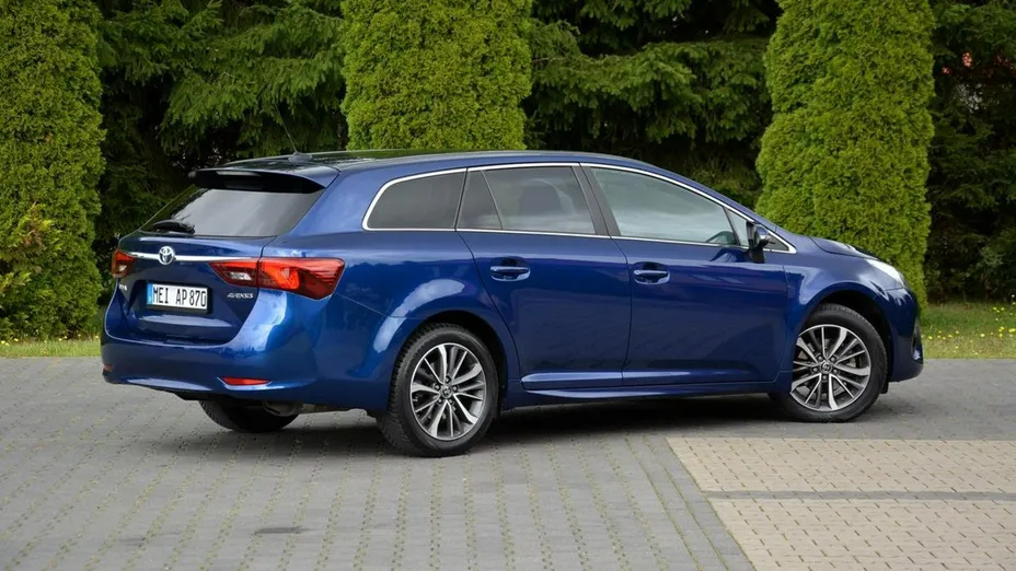 TOYOTA Avensis -