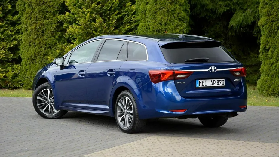 TOYOTA Avensis -