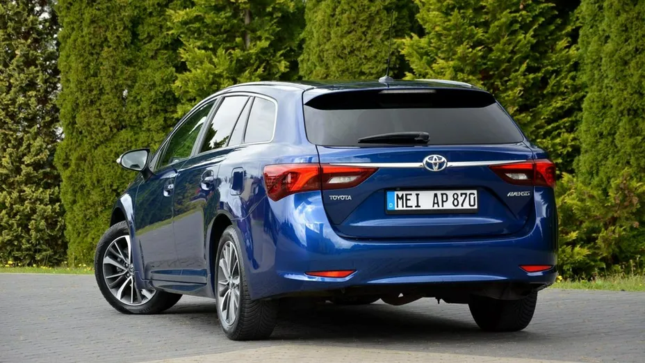 TOYOTA Avensis -