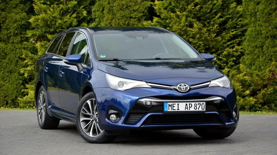 TOYOTA Avensis -