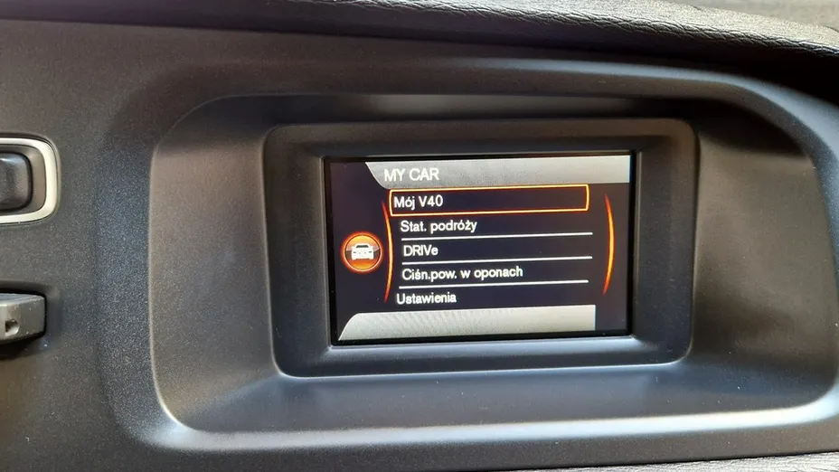 VOLVO V40 -