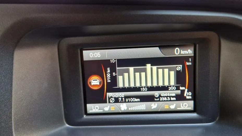 VOLVO V40 -