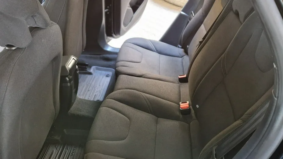 VOLVO V40 -