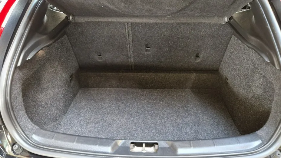 VOLVO V40 -
