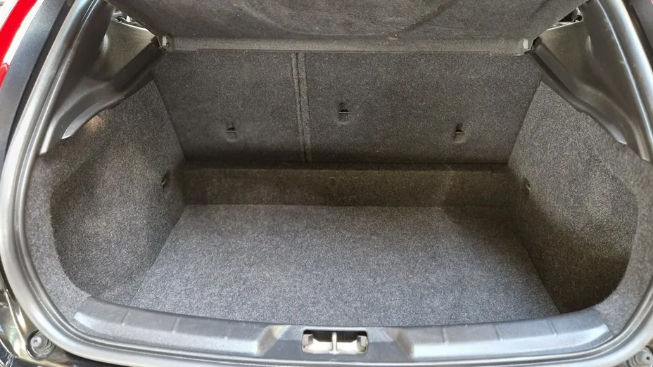 VOLVO V40 -