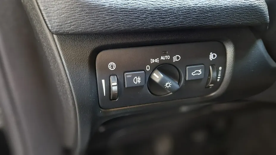 VOLVO V40 -