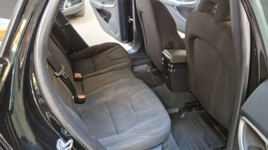 VOLVO V40 -