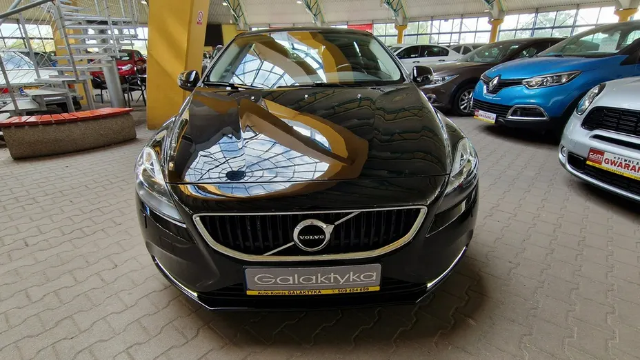 VOLVO V40 -
