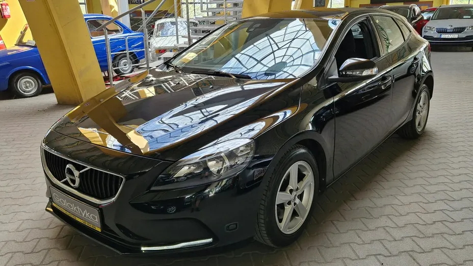 VOLVO V40 -