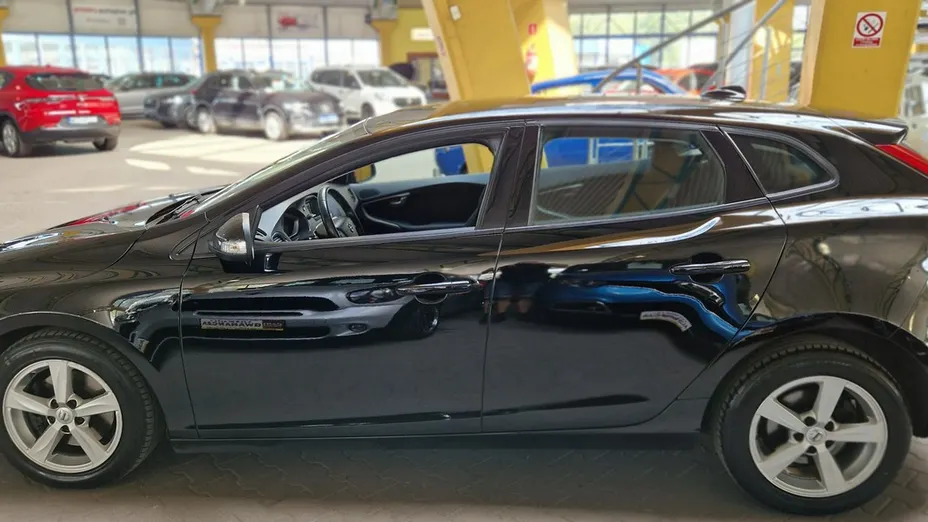 VOLVO V40 -