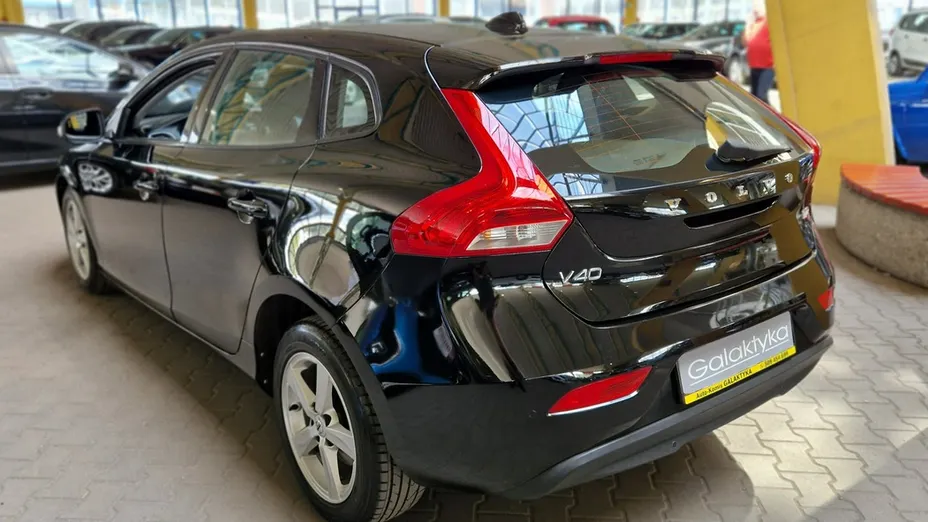 VOLVO V40 -
