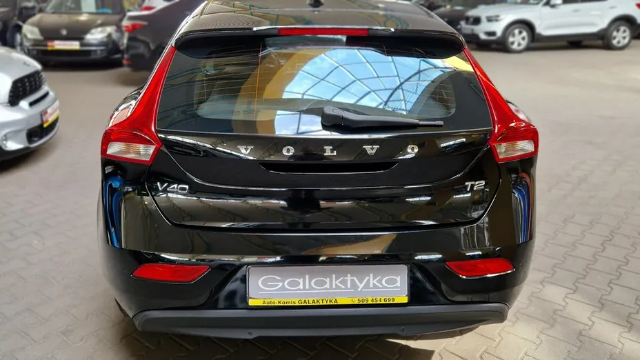 VOLVO V40 -