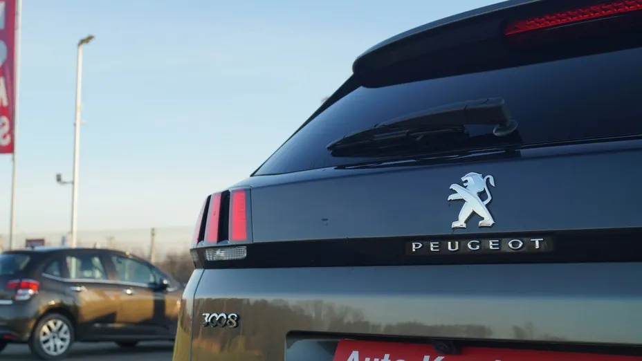 PEUGEOT 3008 -
