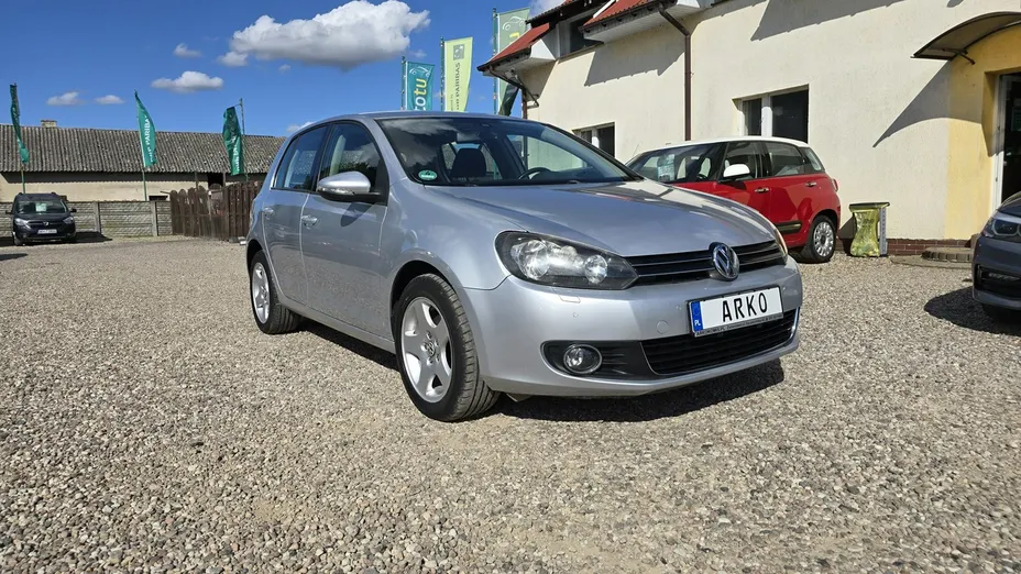 VOLKSWAGEN Golf -
