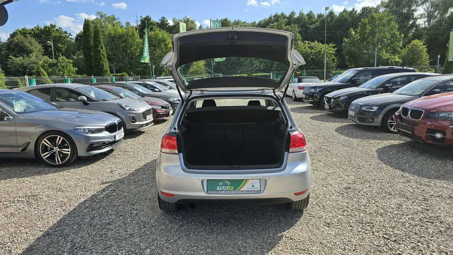 VOLKSWAGEN Golf -