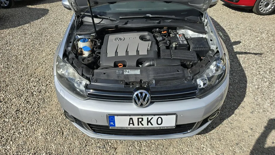VOLKSWAGEN Golf -