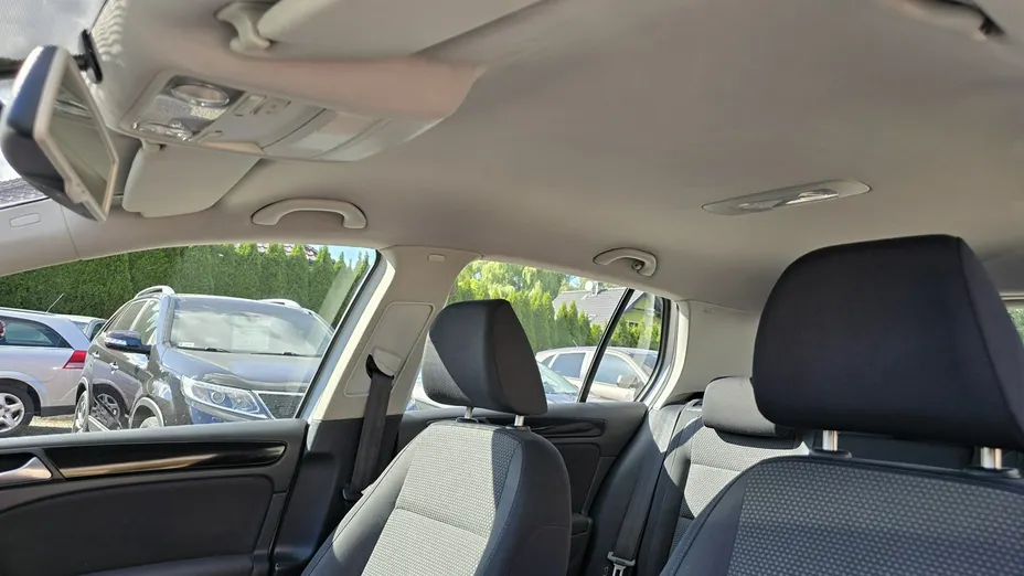 VOLKSWAGEN Golf -
