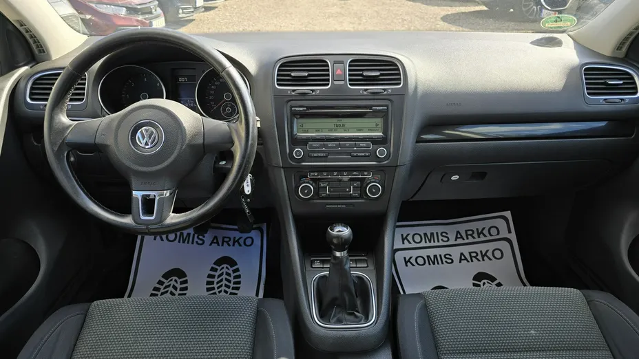 VOLKSWAGEN Golf -