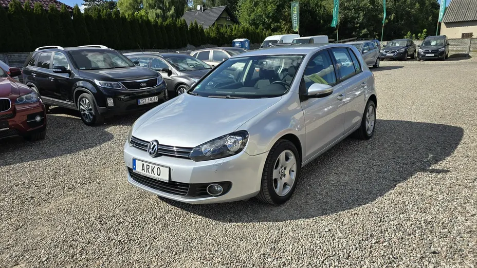 VOLKSWAGEN Golf -