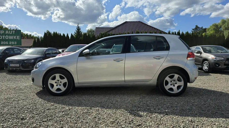 VOLKSWAGEN Golf -