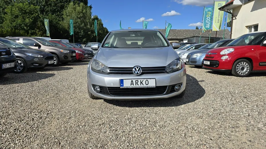 VOLKSWAGEN Golf -