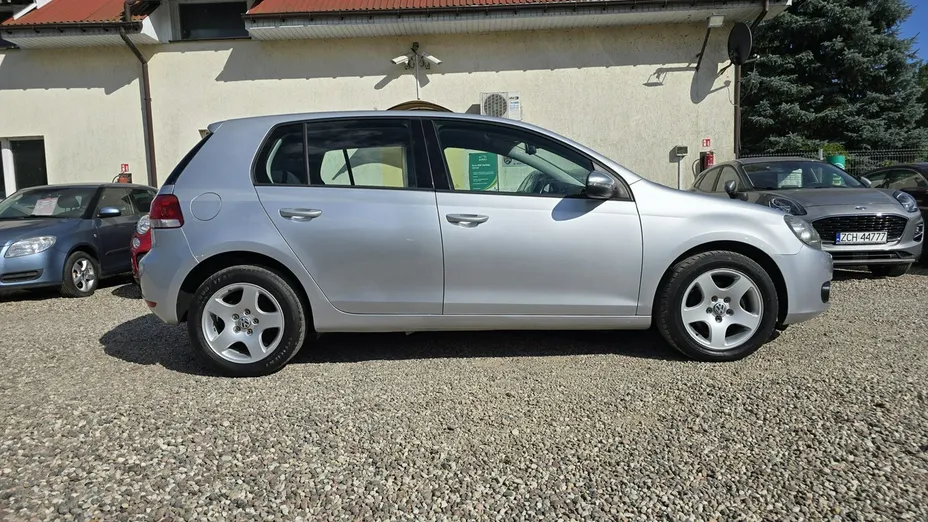 VOLKSWAGEN Golf -