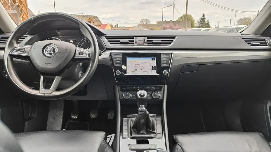 SKODA Superb -
