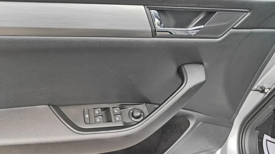 SKODA Superb -