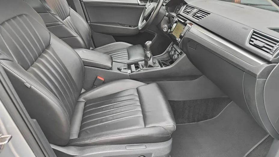SKODA Superb -