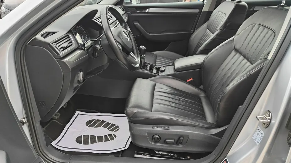 SKODA Superb -