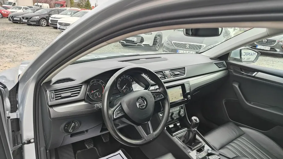 SKODA Superb -