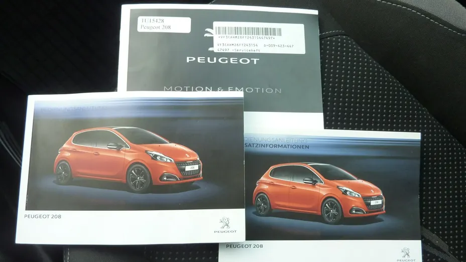 PEUGEOT 208 -