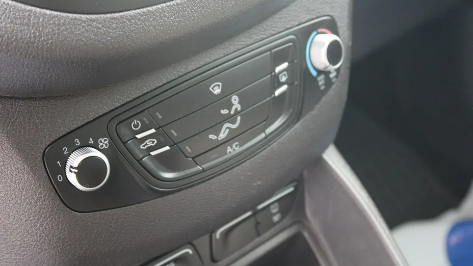 FORD Transit Courier -