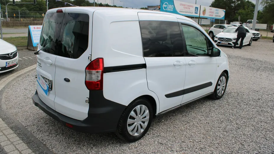 FORD Transit Courier -
