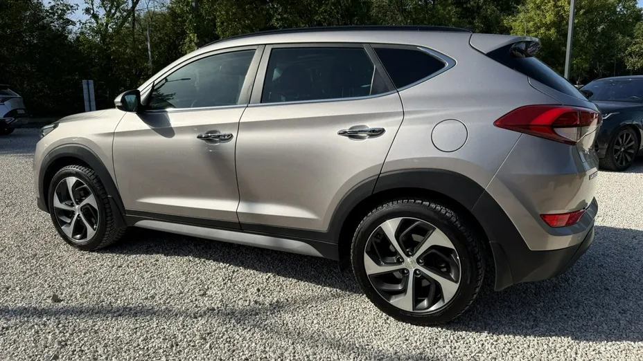 HYUNDAI Tucson -