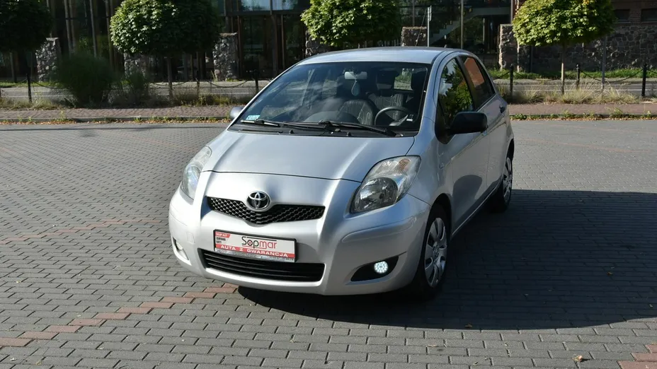 TOYOTA Yaris -
