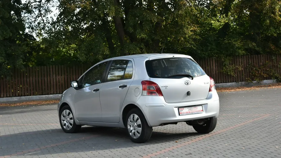 TOYOTA Yaris -