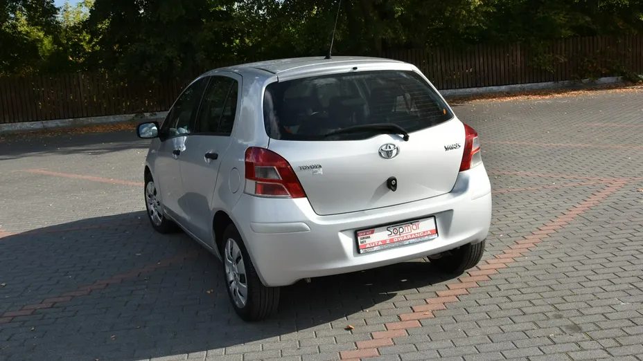 TOYOTA Yaris -