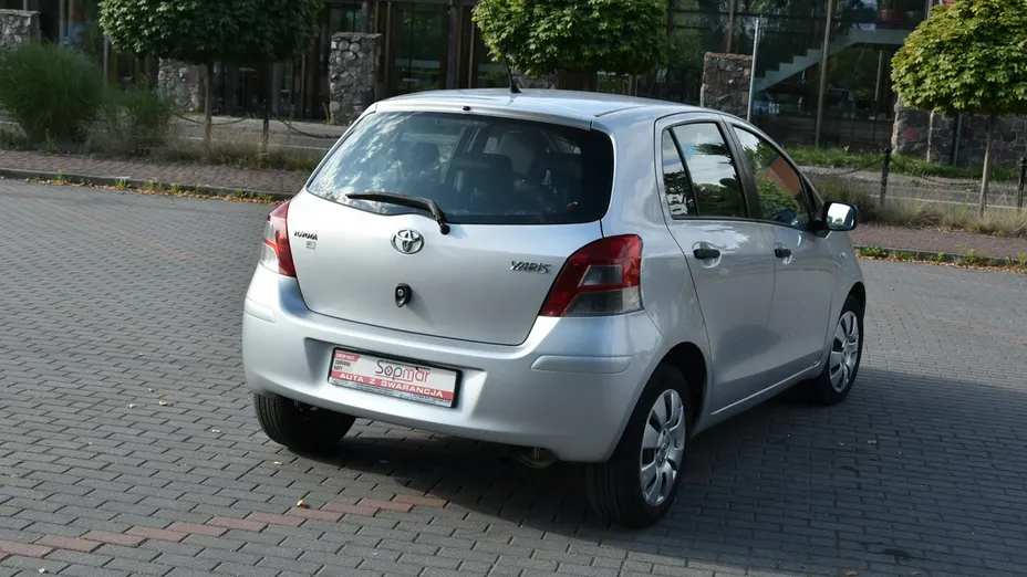 TOYOTA Yaris -