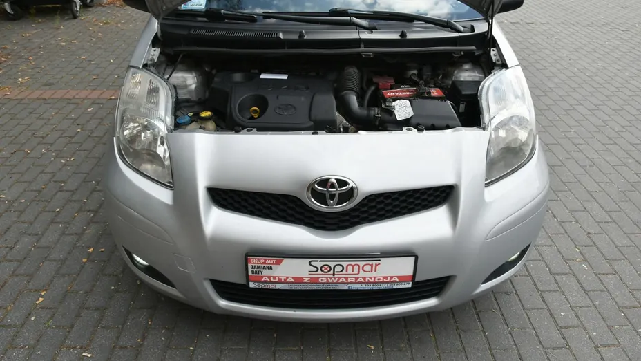 TOYOTA Yaris -