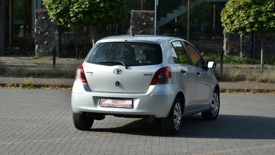 TOYOTA Yaris -